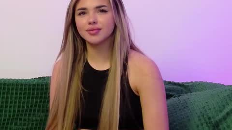 Snapshot of lolaamore_ chatting on 3, 12, 2025 lolaamore_ online show from 3, 12, 2025