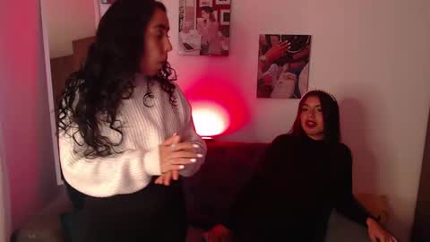 lolaandcamille online show from 25, 2, 2025