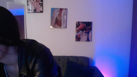 lolaandcamille online show from 27, 2, 2025