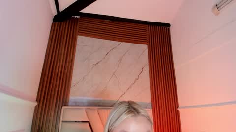 Snapshot of lolaangellx chatting on 31, 12, 2024 Lola Angel online show from 31, 12, 2024