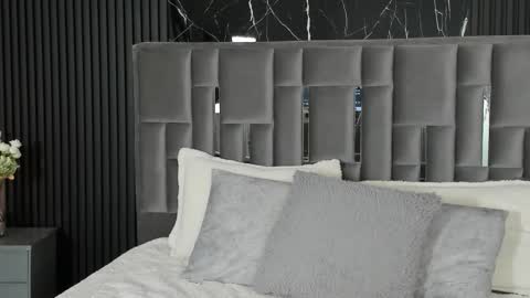 Lola Angel online show from 18, 12, 2025