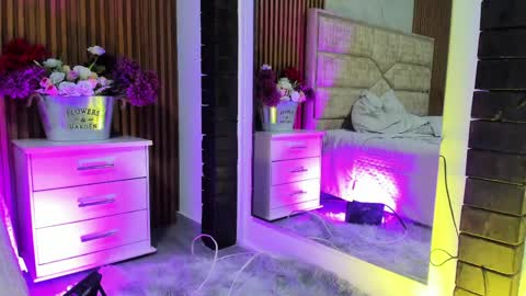 Lola Angel online show from 2, 4, 2026