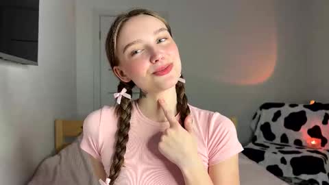 Snapshot of lolaatate chatting on 8, 3, 2026 lolaatate online show from 8, 3, 2026