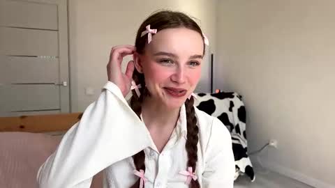 Snapshot of lolaatate chatting on 9, 3, 2026 lolaatate online show from 9, 3, 2026