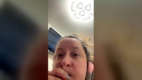 Snapshot of lolaatatee chatting on 25, 4, 2026 lolaatatee online show from 25, 4, 2026