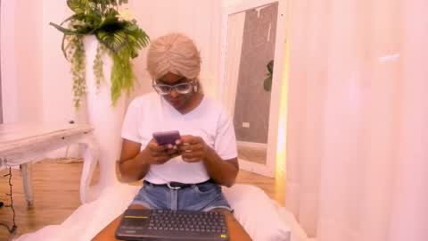 lola online show from 17, 11, 2025