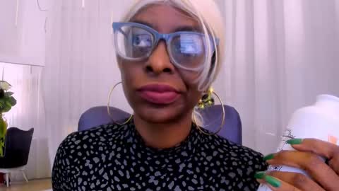 lola online show from 29, 11, 2025