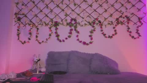  Lola  online show from 29, 11, 2025