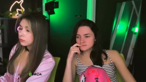 Snapshot of lole_ti chatting on 4, 4, 2026 lole ti online show from 4, 4, 2026