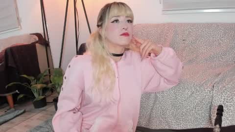 Snapshot of lollypetitte_ chatting on 6, 4, 2026 Lolly online show from 6, 4, 2026