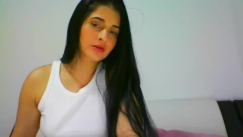 estehfania online show from 6, 1, 2025