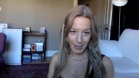 Snapshot of londonbrooke chatting on 2, 12, 2025 Em online show from 2, 12, 2025