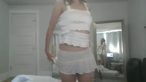 Snapshot of looking444love888 chatting on 28, 10, 2025 Elanor online show from 28, 10, 2025