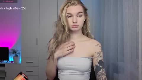 Snapshot of lookluna chatting on 1, 3, 2026 Luna online show from 1, 3, 2026