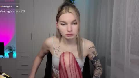 Snapshot of lookluna chatting on 4, 3, 2026 Luna online show from 4, 3, 2026