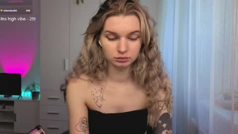 Snapshot of lookluna chatting on 9, 4, 2026 Luna online show from 9, 4, 2026