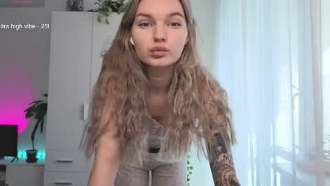 Snapshot of lookluna chatting on 13, 4, 2026 Luna online show from 13, 4, 2026