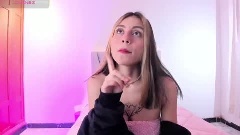 Snapshot of loolii_pink chatting on 15, 9, 2025 Loly online show from 15, 9, 2025