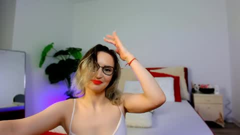 Snapshot of loonyannie chatting on 17, 4, 2026 Annie online show from 17, 4, 2026