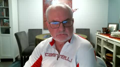 Snapshot of loop102 chatting on 22, 4, 2026 loop102 online show from 22, 4, 2026