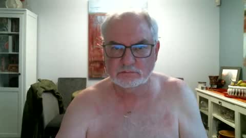 Snapshot of loop102 chatting on 6, 5, 2026 loop102 online show from 6, 5, 2026