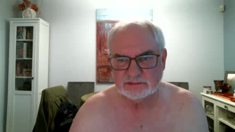 Snapshot of loop102 chatting on 8, 5, 2026 loop102 online show from 8, 5, 2026