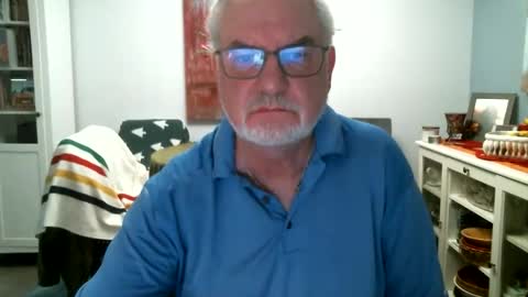 Snapshot of loop102 chatting on 10, 5, 2026 loop102 online show from 10, 5, 2026