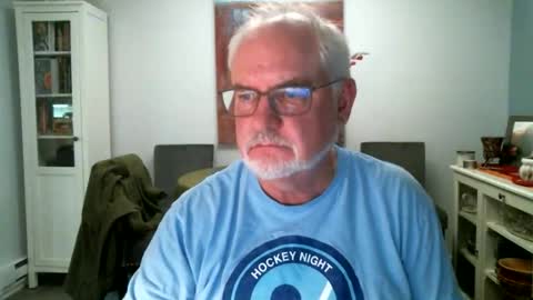 Snapshot of loop102 chatting on 15, 5, 2026 loop102 online show from 15, 5, 2026