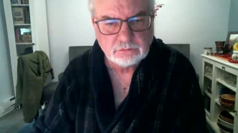 Snapshot of loop102 chatting on 18, 5, 2026 loop102 online show from 18, 5, 2026