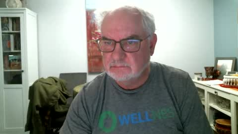 Snapshot of loop102 chatting on 24, 5, 2026 loop102 online show from 24, 5, 2026