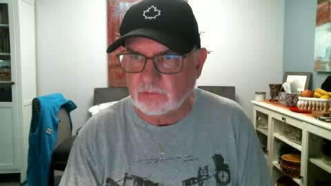 Snapshot of loop102 chatting on 1, 7, 2026 loop102 online show from 1, 7, 2026