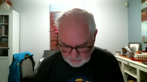 Snapshot of loop102 chatting on 12, 7, 2026 loop102 online show from 12, 7, 2026