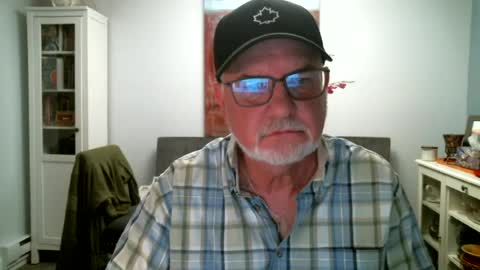 Snapshot of loop102 chatting on 23, 7, 2026 loop102 online show from 23, 7, 2026