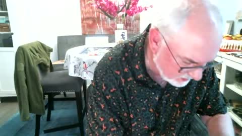 Snapshot of loop102 chatting on 31, 7, 2026 loop102 online show from 31, 7, 2026