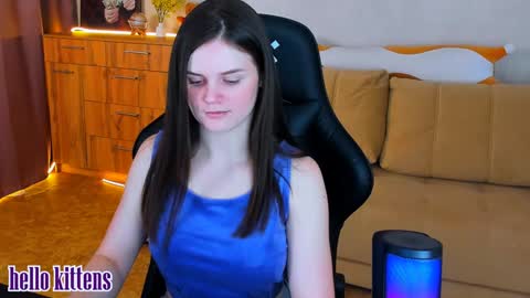 Snapshot of lora_cain chatting on 12, 12, 2024 Lora Cain online show from 12, 12, 2024