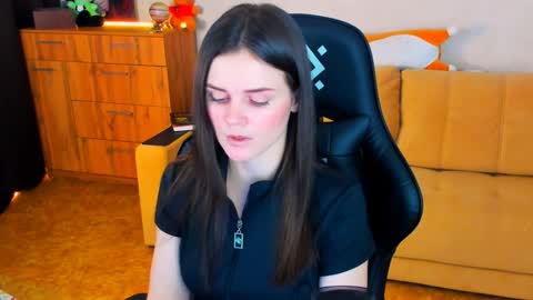 Snapshot of lora_cain chatting on 9, 1, 2025 Lora Cain online show from 9, 1, 2025