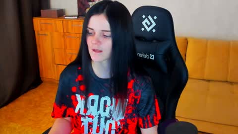 Snapshot of lora_cain chatting on 13, 1, 2025 Lora Cain online show from 13, 1, 2025