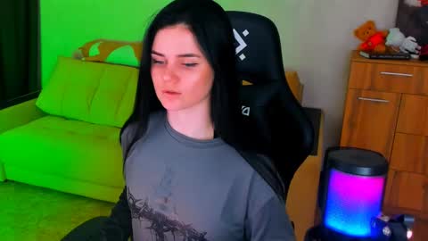 Snapshot of lora_cain chatting on 10, 2, 2025 Lora Cain online show from 10, 2, 2025