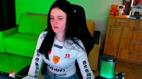 Snapshot of lora_cain chatting on 12, 2, 2025 Lora Cain online show from 12, 2, 2025