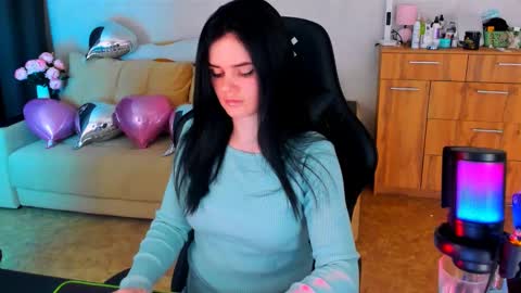 Snapshot of lora_cain chatting on 25, 2, 2025 Lora Cain online show from 25, 2, 2025