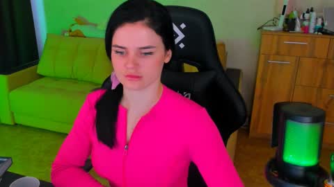 Snapshot of lora_cain chatting on 9, 3, 2025 Lora Cain online show from 9, 3, 2025