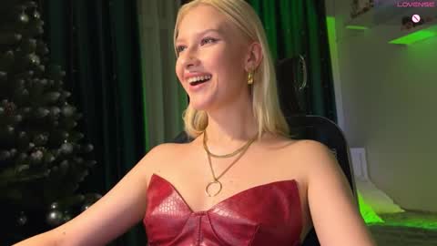 Snapshot of lora_hellyeah chatting on 19, 12, 2025 Lora heil online show from 19, 12, 2025