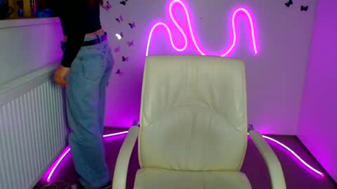 Lora online show from 6, 7, 2026