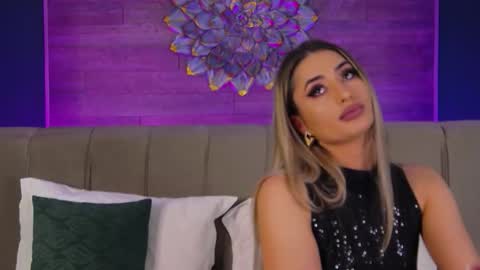 Snapshot of loradevine chatting on 8, 1, 2026 Lora online show from 8, 1, 2026