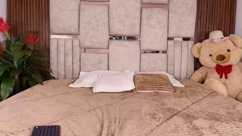  Lorein  online show from 24, 11, 2025