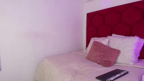 Snapshot of loreley_novoa chatting on 12, 9, 2025 LORELI online show from 12, 9, 2025