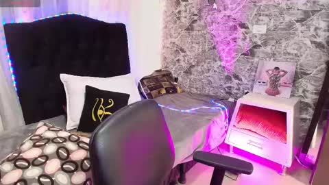 Snapshot of loren_44tits chatting on 20, 3, 2026 Loren online show from 20, 3, 2026