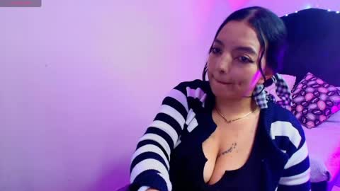 Snapshot of loren_44tits chatting on 11, 5, 2026 Loren online show from 11, 5, 2026