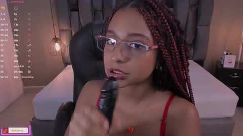 Snapshot of lorena_vieira_ chatting on 5, 3, 2025 Lorena Vieira online show from 5, 3, 2025