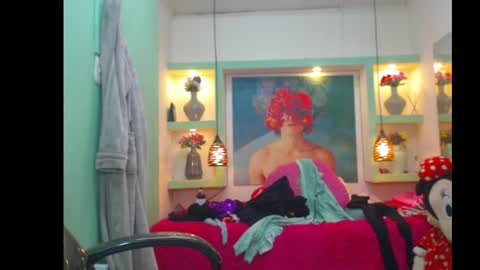 Snapshot of lorenapinto_ chatting on 5, 4, 2026 lore online show from 5, 4, 2026